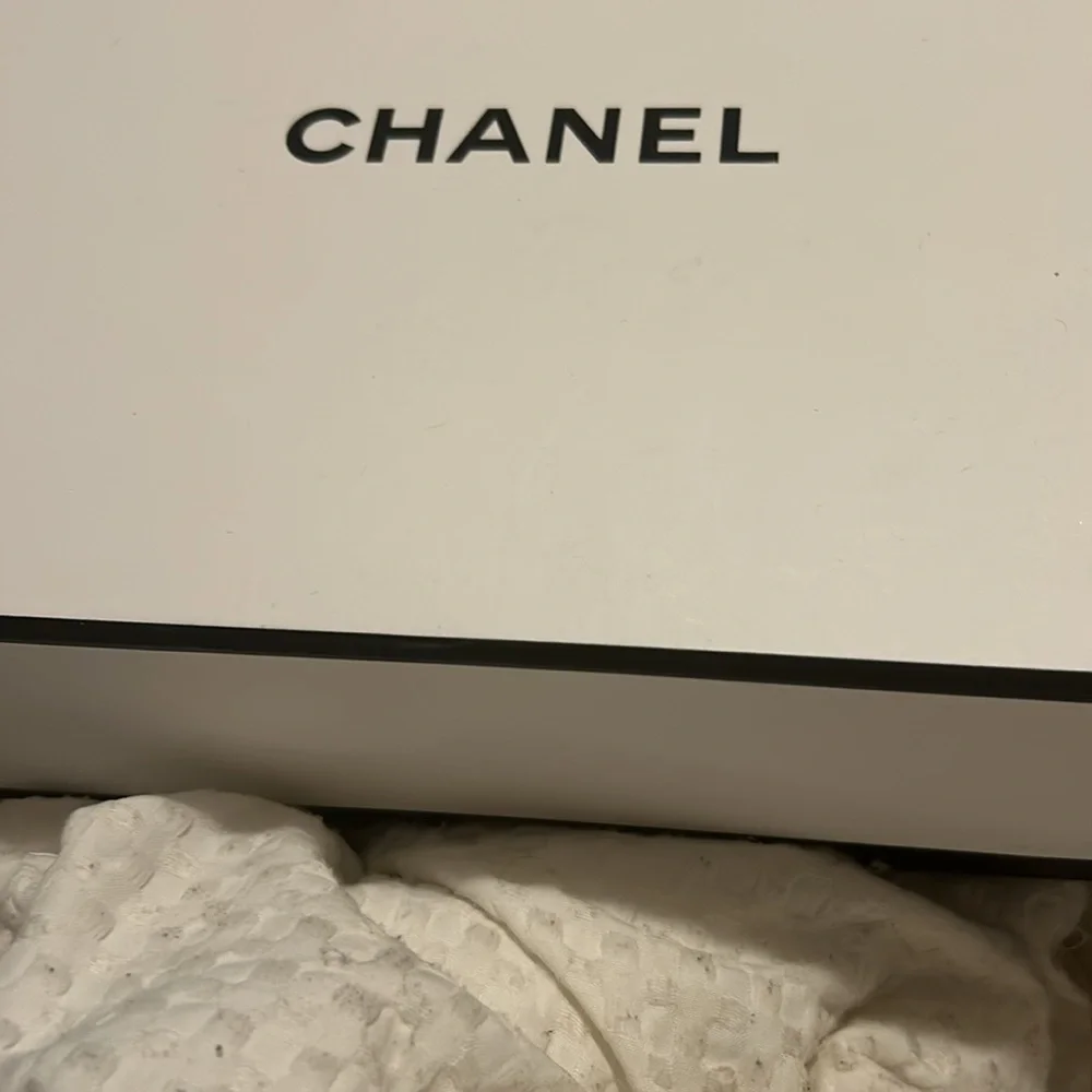 Chanel - Picture 2 of 4